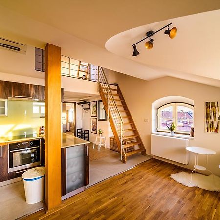 Rooftop Triplex Apartment In Centre Hradec Králové المظهر الخارجي الصورة