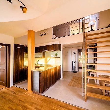 Rooftop Triplex Apartment In Centre Hradec Králové المظهر الخارجي الصورة