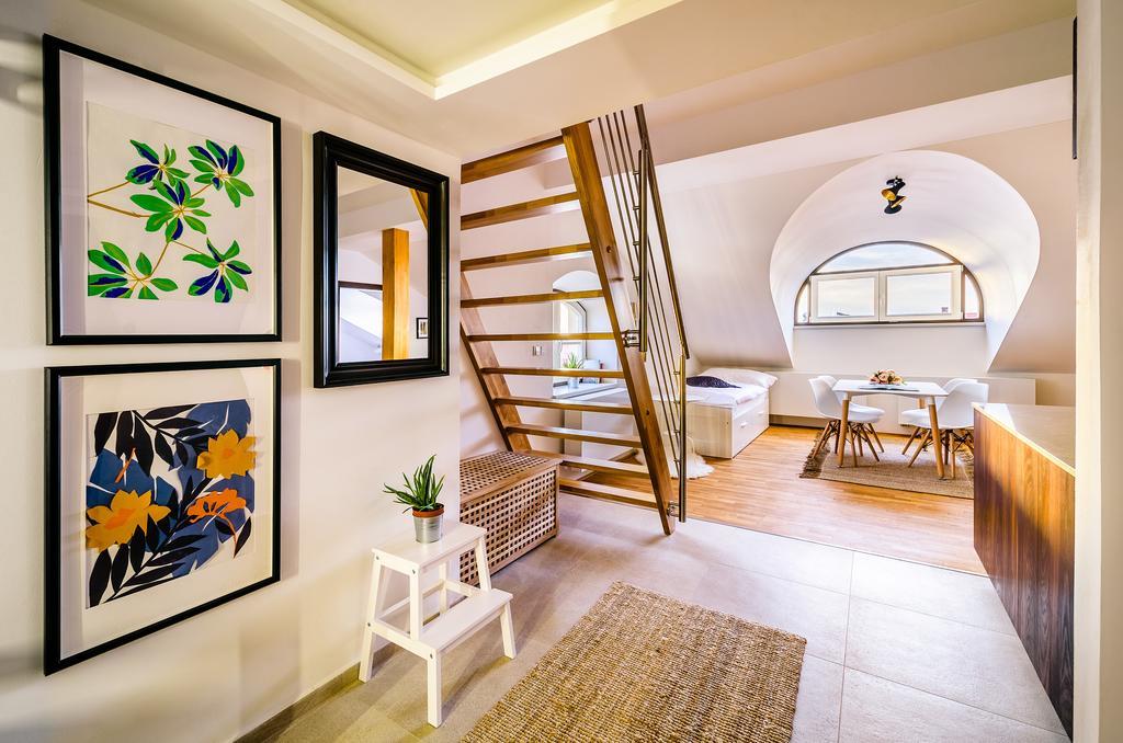 Rooftop Triplex Apartment In Centre Hradec Králové المظهر الخارجي الصورة