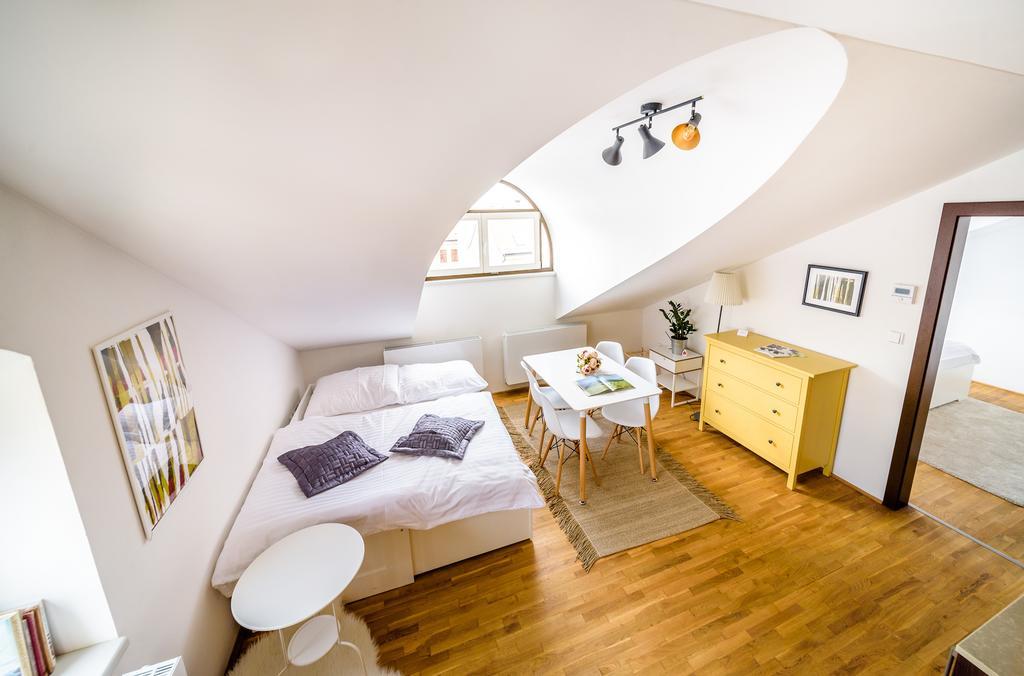 Rooftop Triplex Apartment In Centre Hradec Králové المظهر الخارجي الصورة