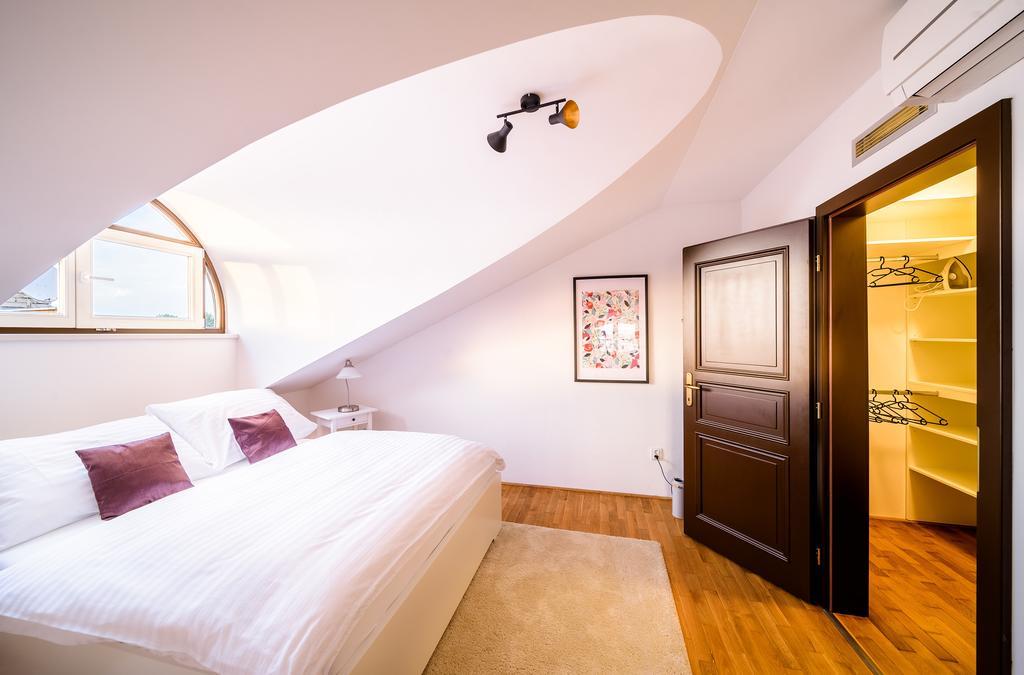 Rooftop Triplex Apartment In Centre Hradec Králové المظهر الخارجي الصورة